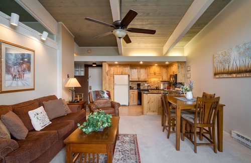 Steamboat Springs Condo | Ski-In/-Out Condo w/Vaulted Ceilings and Mt Charm!
