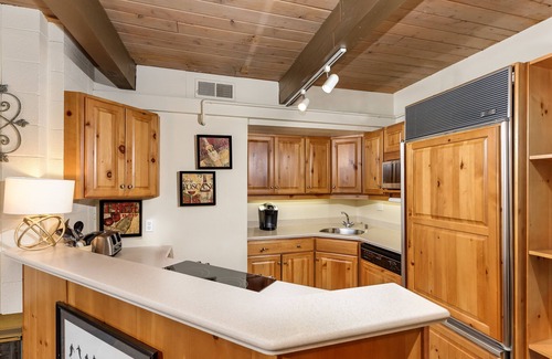 Snowmass Village Condo | Ski in/out Condo with pool & 2 hot tubs - great location above the Snowmass Mall