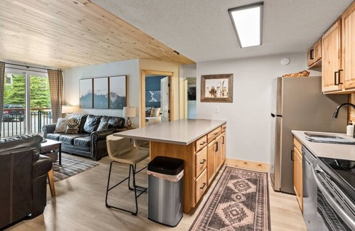 Peak 9 Apartment | Ski-In/Out Luxury 1 Blk to Main Pool+Hot Tub Sauna