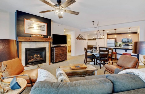 Winter Park House | Ski In Out Luxury Condo 4283 I Huge Hot Tub I Great Views I Best Price I Discounted Attractions