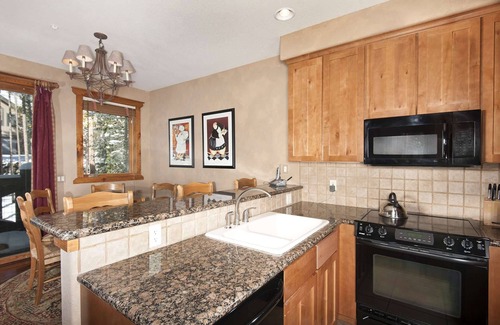 Four O'Clock Condo | Ski-in&out. Spacious Home w Hot Tub. Close to Town & Shuttle. 7th Nt FREE!