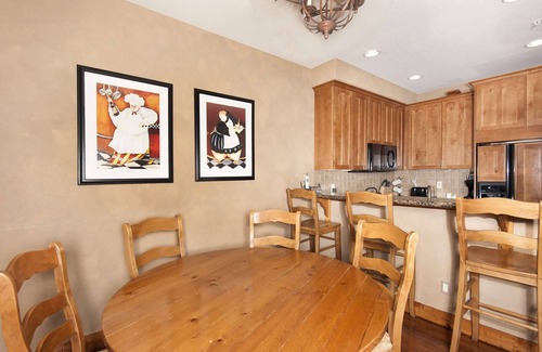 Four O'Clock Condo | Ski-in&out. Spacious Home w Hot Tub. Close to Town & Shuttle. 7th Nt FREE!