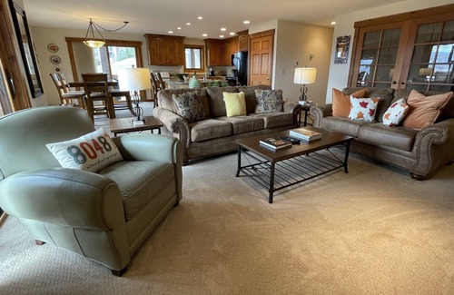 Steamboat Springs Condo | Ski In/Out with Unforgettable Views-Hot Tub-Garage-Grill-Deck-W/D in Unit-Fireplace-Updated/Quiet