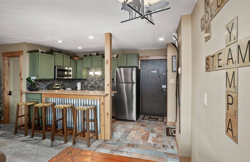 Steamboat Springs Condo | Ski In Ski Out - Easy Walk to Base Area Activities - Large Outdoor Hot Tub