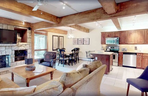 Snowmass Village Condo | Ski-in ski-out 3 bedroom condo with private patio, hot tub & heated pool