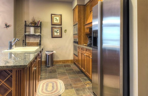 River Run Condo | Ski-in/Ski-out Condo w/Private Balcony for Scenic Views & Close to Shops!