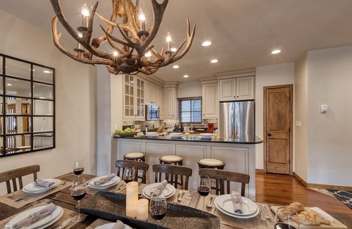 Highlands Townhomes House | Ski-in/Ski-out From Your Doorstep| Chalet Fortessa