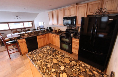 East Village at Copper House | SKI IN/SKI OUT, SUPER B 6 Chair Lift , 3 Bedrms, Bunk, 3 Bath, Sleep 9, Hot Tub