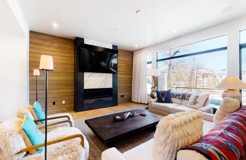 Avon House | Ski Mountain Basecamp