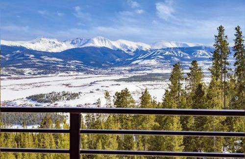 Winter Park Highlands Ski Chalet | Sky House chalet
