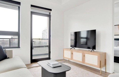 Congress Park Apartment | Sleek Congress Park 2BR w/ Gym & Pool, near shops & dining, by Blueground