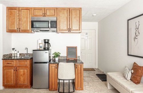 Greenwood Village Apartment | Sleeps 2 | Free Parking | DTC/Boston Commons