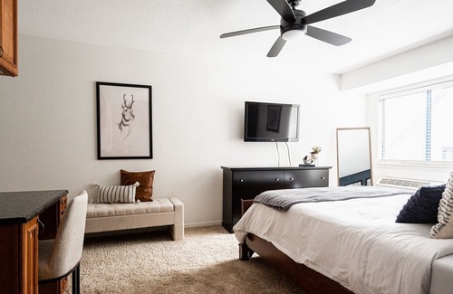 Greenwood Village Apartment | Sleeps 2 | Free Parking | DTC/Boston Commons