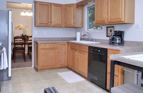 Village Seven House | Sleeps 6, Family/pets friendly, Closed patio/yard