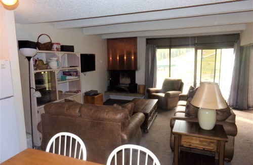 East Village at Copper Condo | Snowflake Lodge conveniently located ski in/out sleep 6 Close to Restaurants