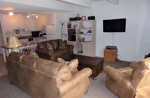 East Village at Copper Condo | Snowflake Lodge conveniently located ski in/out sleep 6 Close to Restaurants