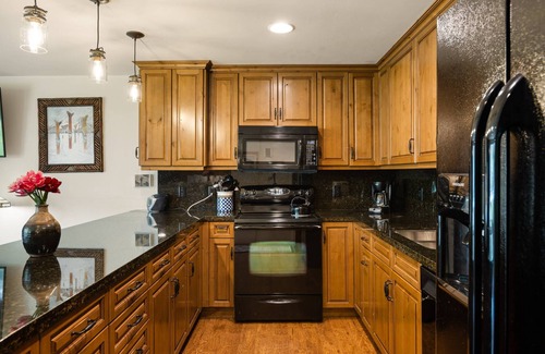 Snowmass Village Condo | Snowmass Mountain Views & Patio! Steps to Pool/Hot Tub, W/D, Covered Parking, Walk to Shops & Dining