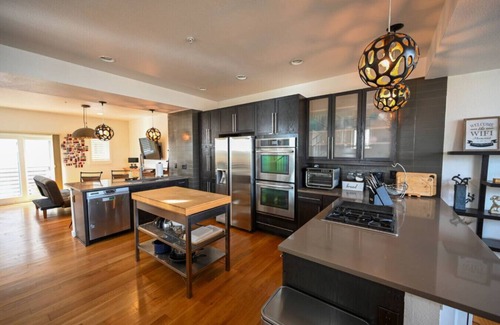 Belmar House | Sophisticated Home in Belmar’s Exclusive Community - close to shops/restaurants
