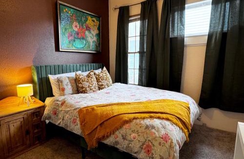 Central Colorado Springs Apartment | Spacious 2-Bedroom Suite near Downtown Colorado Springs