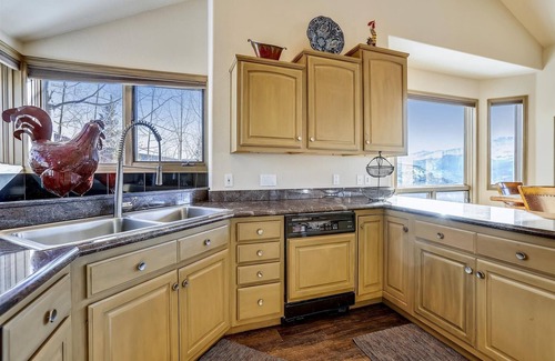 Baldy Mountain House | Spacious 4BR townhome in Breckenridge with ski area views and hot tub. Charter Ridge 10!