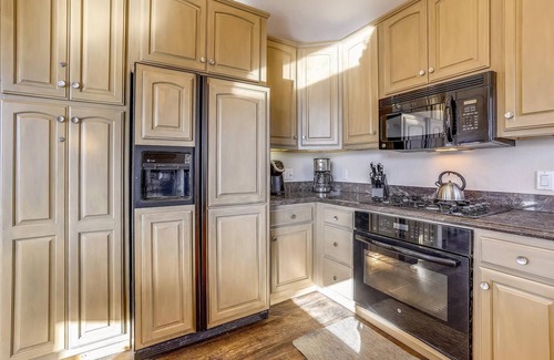 Baldy Mountain House | Spacious 4BR townhome in Breckenridge with ski area views and hot tub. Charter Ridge 10!