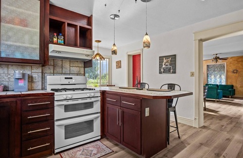 Palisade House | Spacious 5-bedroom house with WiFi, AC in charming Palisade