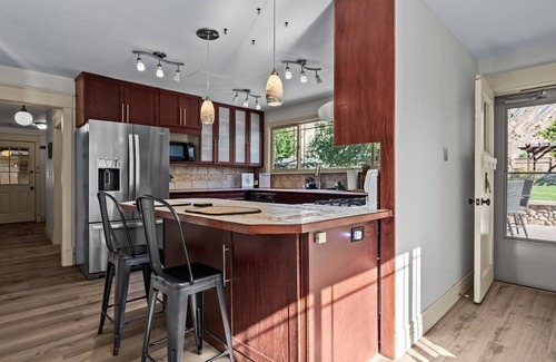 Palisade House | Spacious 5-bedroom house with WiFi, AC in charming Palisade