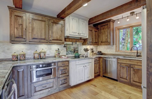 Blue River Cabin | Spacious 5BR Breckenridge Cabin, Game Room, Hot Tub, Minutes to Breck Ski Resort