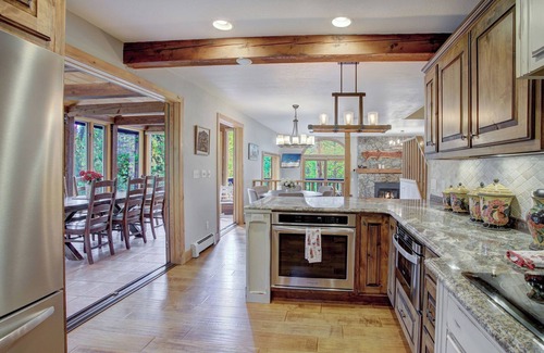 Blue River Cabin | Spacious 5BR Breckenridge Cabin, Game Room, Hot Tub, Minutes to Breck Ski Resort