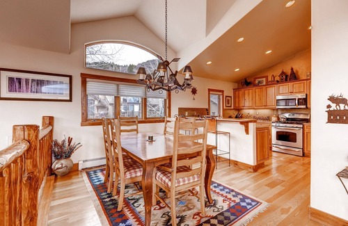 Edwards Condo | Spacious Condo + Balcony | Access Pool & Hot Tubs!