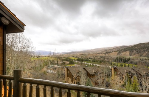 Edwards Condo | Spacious Condo + Balcony | Access Pool & Hot Tubs!