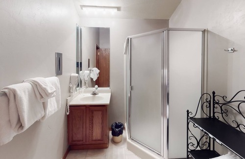 Silvercreek House | Spacious Condo + Loft w/Shared Outdoor Heated Pool, Private Hot Tub, & Free WiFi
