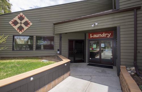 Fraser Condo | Spacious condo sleeps 9, views, clubhouse amenities