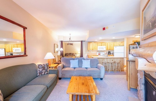 Copper Mountain Village Condo | Spacious condo that sleeps 4, steps from the lifts, free wifi & parking