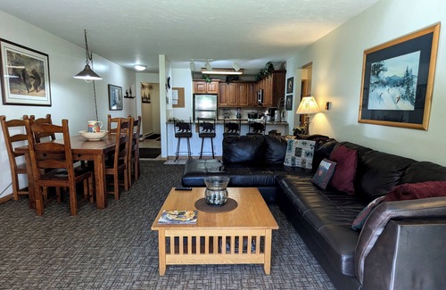 Avon Condo | Spacious Condo w/FREE WiFi, Parking, Heated Pool, Hot Tubs, Skier Shuttle,