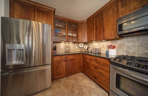 Fraser Condo | Spacious condo w/hot tub & mountain views