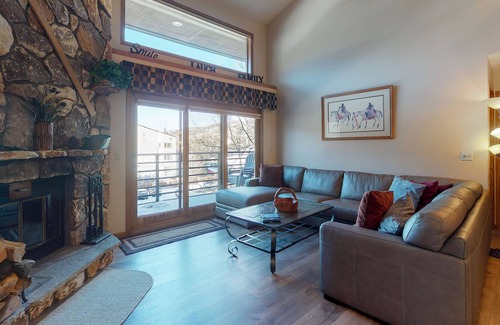 Mountain House Condo | Spacious condo with great location, pool, hot tub, & sauna