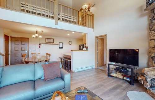 Mountain House Condo | Spacious condo with great location, pool, hot tub, & sauna