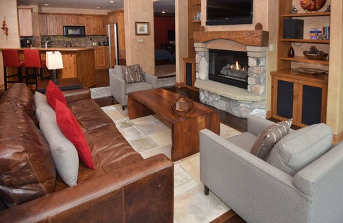 Beaver Creek Condo | Spacious Condo with ski-in access | Hot Tub access