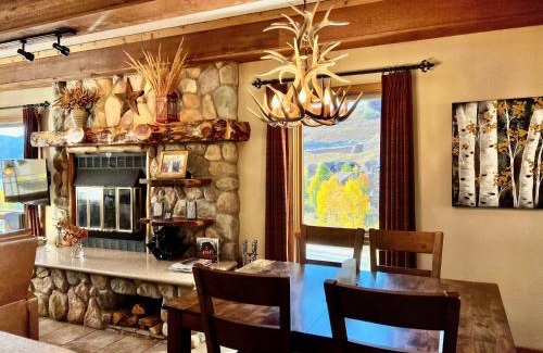 Crested Butte Apartment | Spacious & Cozy Condo With Wood Fireplace condo