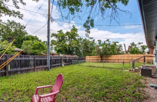 Littleton House | Spacious family home in Littleton with fenced yard