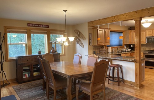 Alma House | Spacious, hot tub, flat driveway access, mountain views, & Starlink internet