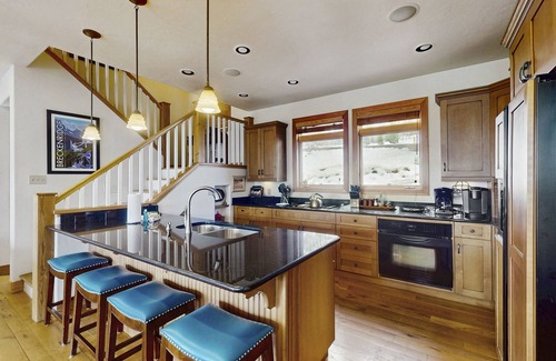 Breckenridge House | Spacious house with private hot tub and fantastic views near skiing and town