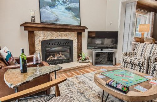 Warrior's Mark House | Spacious Mill Run 3 Townhouse