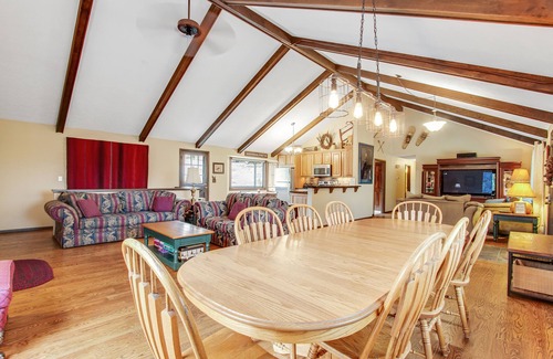 Carriage Hills House | Spacious mountain home with WiFi, deck, and gorgeous views