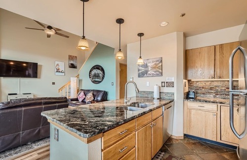 Wildernest Condo | Spacious Mountain Condo with Panoramic Views and Shared Hot Tubs