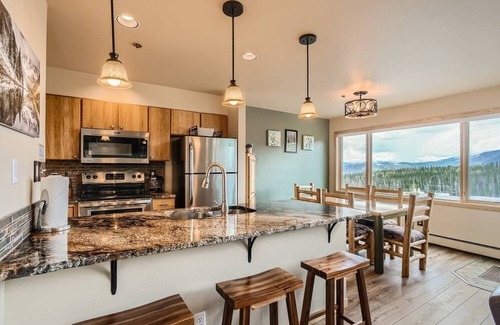 Wildernest Condo | Spacious Mountain Condo with Panoramic Views and Shared Hot Tubs