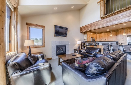 Fraser House | Spacious multi-family town home with GAME ROOM, GREAT VIEWS & PRIVATE HOT TUB