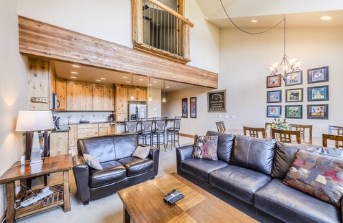 Fraser House | Spacious multi-family town home with GAME ROOM, GREAT VIEWS & PRIVATE HOT TUB