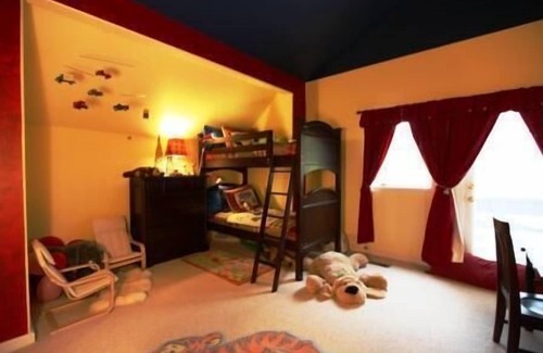 Singletree House | Spacious Single Family Home Includes Parking in Vail